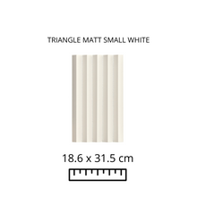 Cargar imagen en el visor de la galería, TRIANGLE MATT SMALL WHITE
